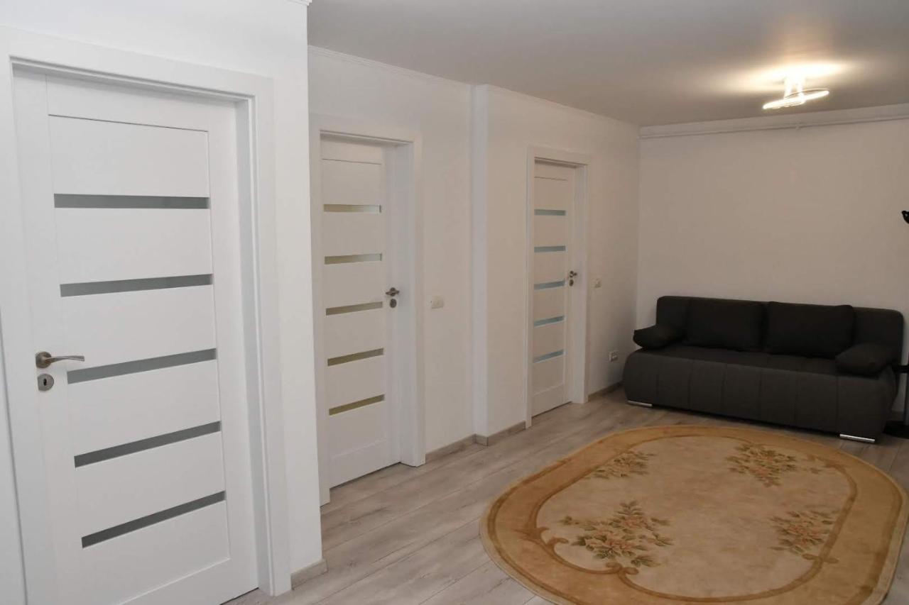 Toporasi Apartament Apartment Craiova Bagian luar foto